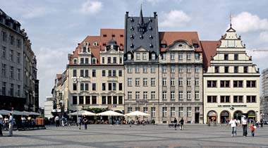 Markt, Nordseite. Rechts die "Alte Waage"